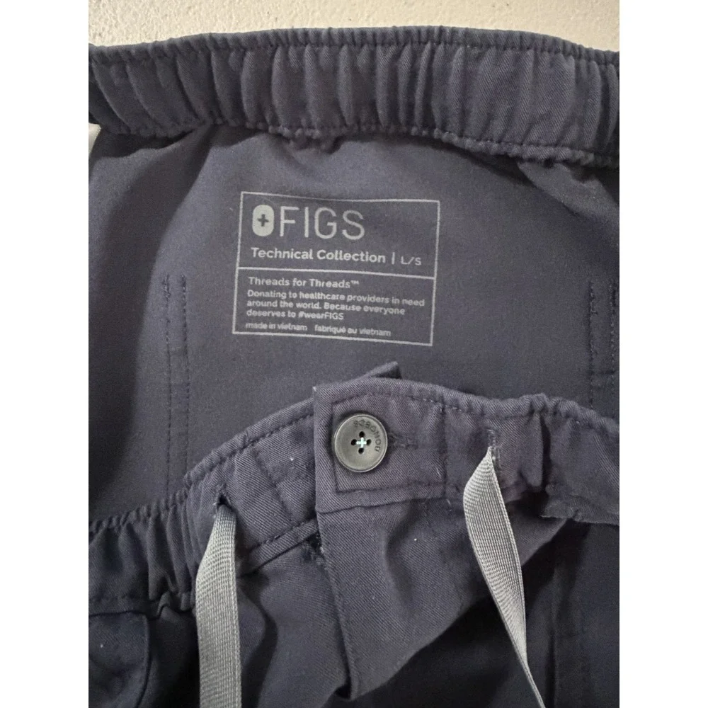 Figs Men's Large Short Space Navy Cargo Pants